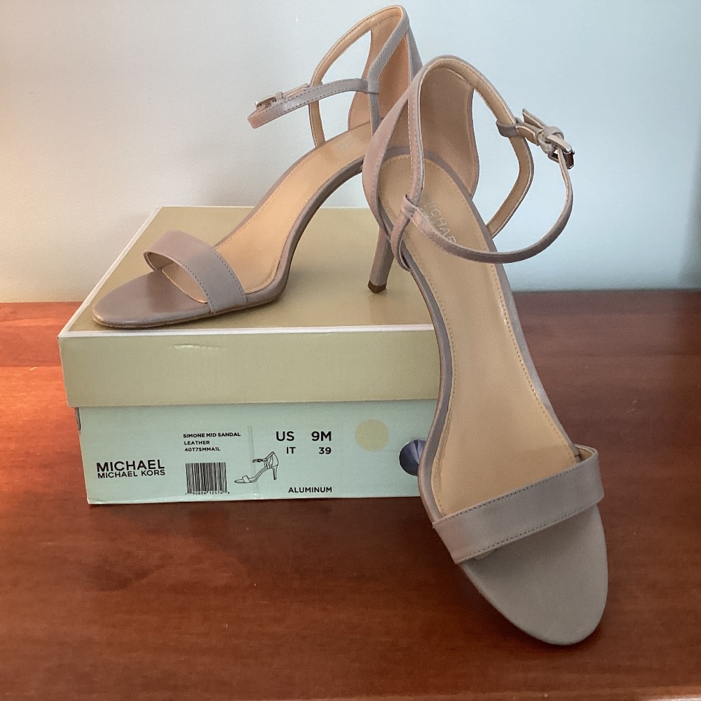 Michael Kors ‘Simone’ sandal